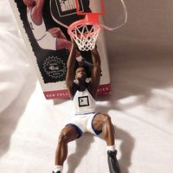 Shaquille O’Neal Hallmark Keepsake Ornament - Picture 7 of 7